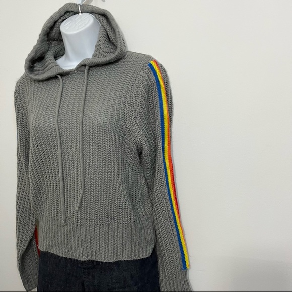 Gray rainbow sweater by Derek Heart is in excellent condition. Size small - Picture 3 of 10